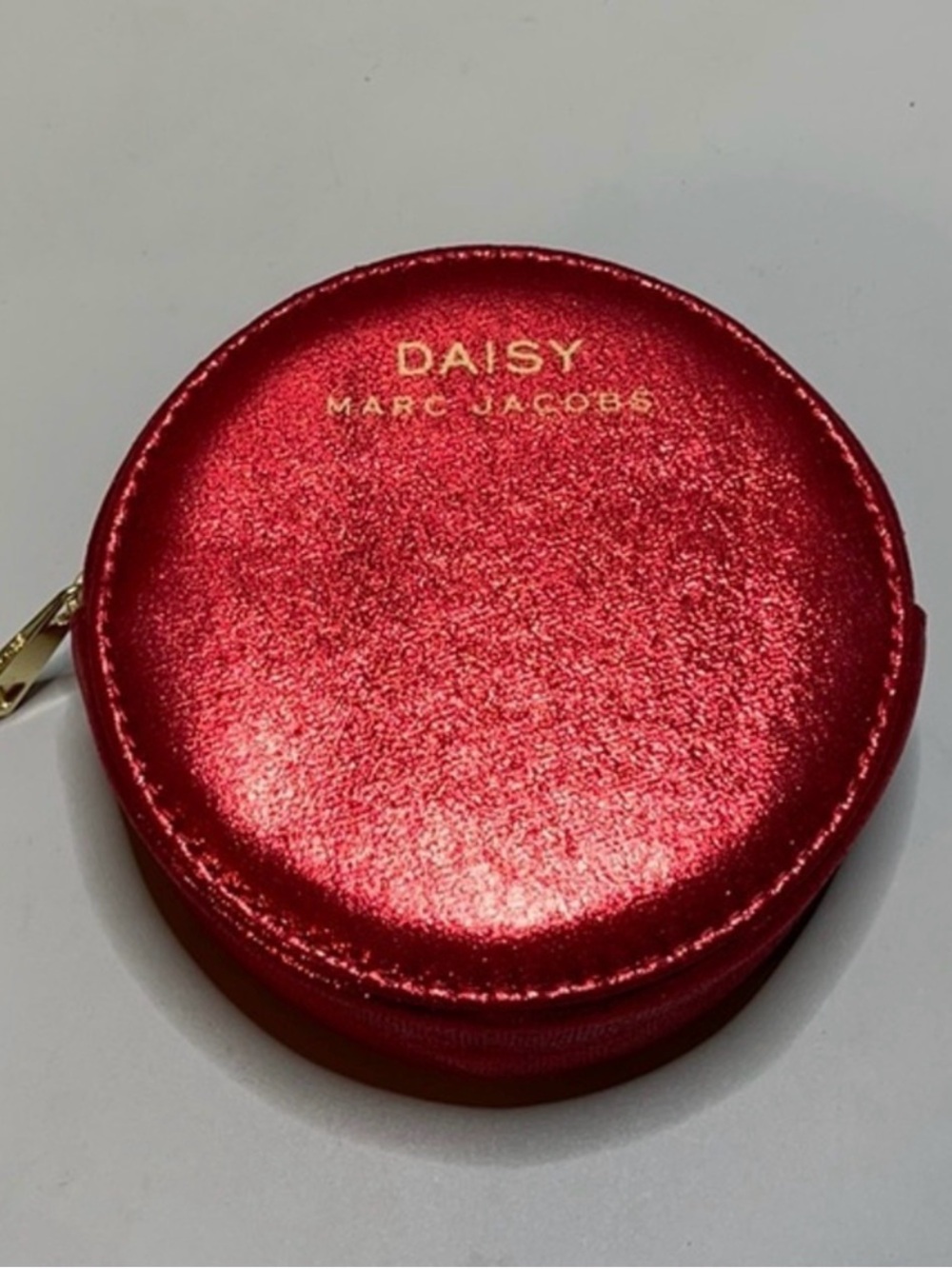 GWP- Daisy by Marc Jacobs Metallic Red Round Zip Case